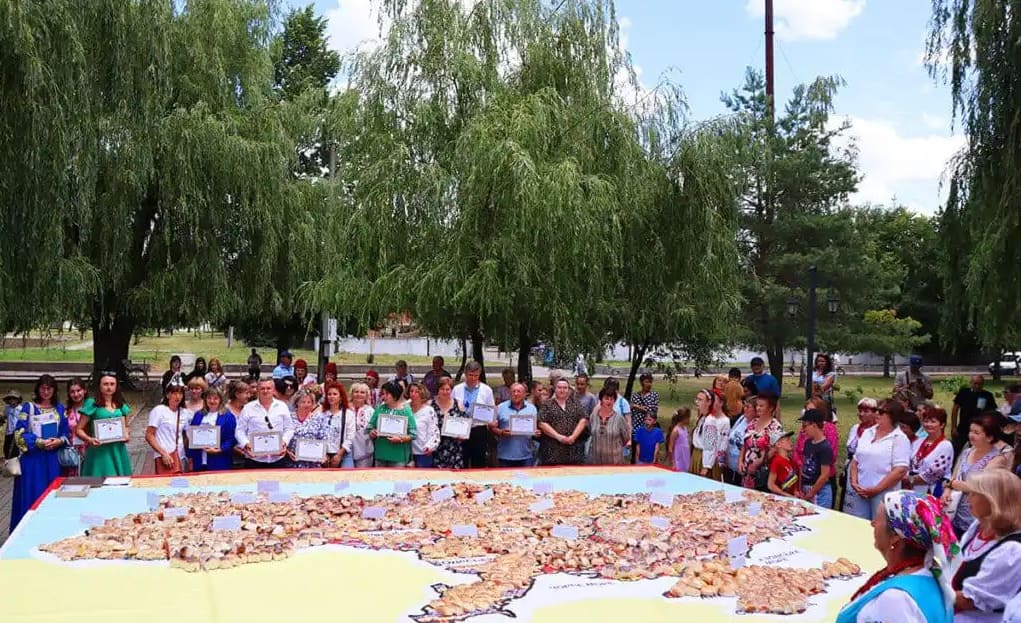 Найбільший пиріг у формі карти України